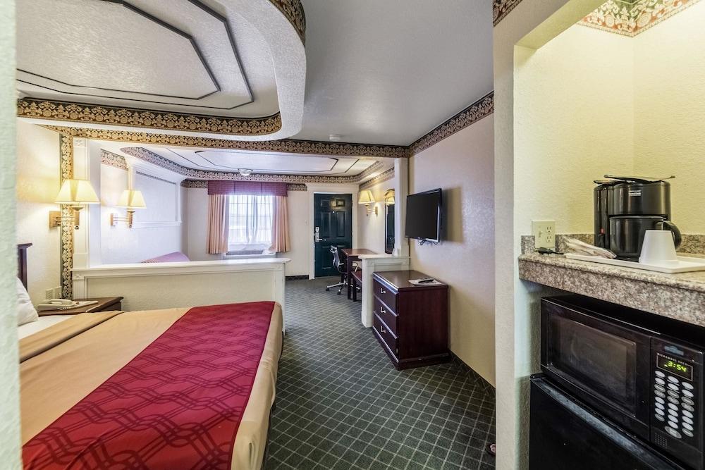Three Rivers Executive Inn & Suites By Oyo エクステリア 写真