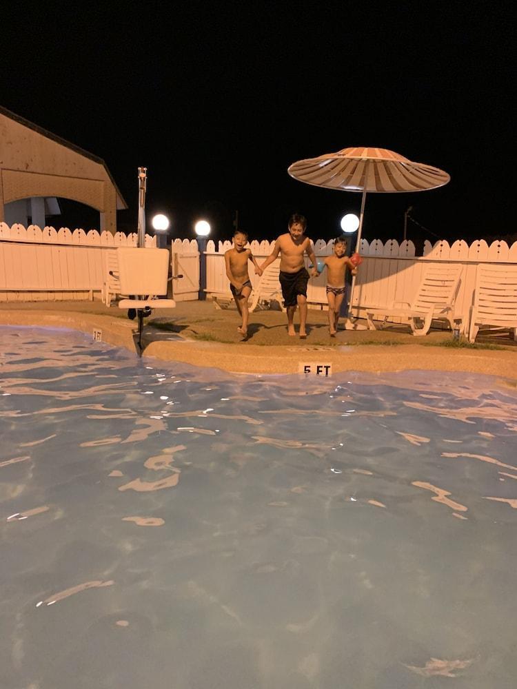 Three Rivers Executive Inn & Suites By Oyo エクステリア 写真