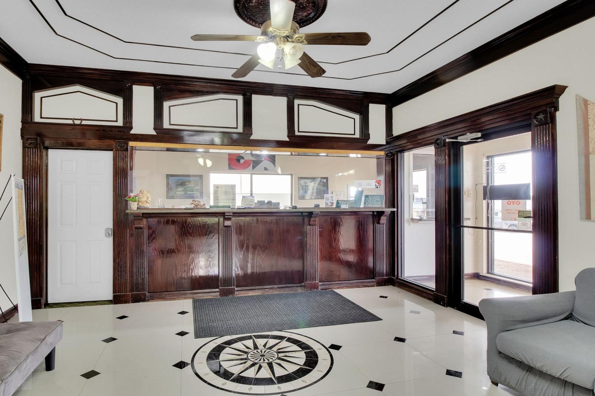 Three Rivers Executive Inn & Suites By Oyo エクステリア 写真