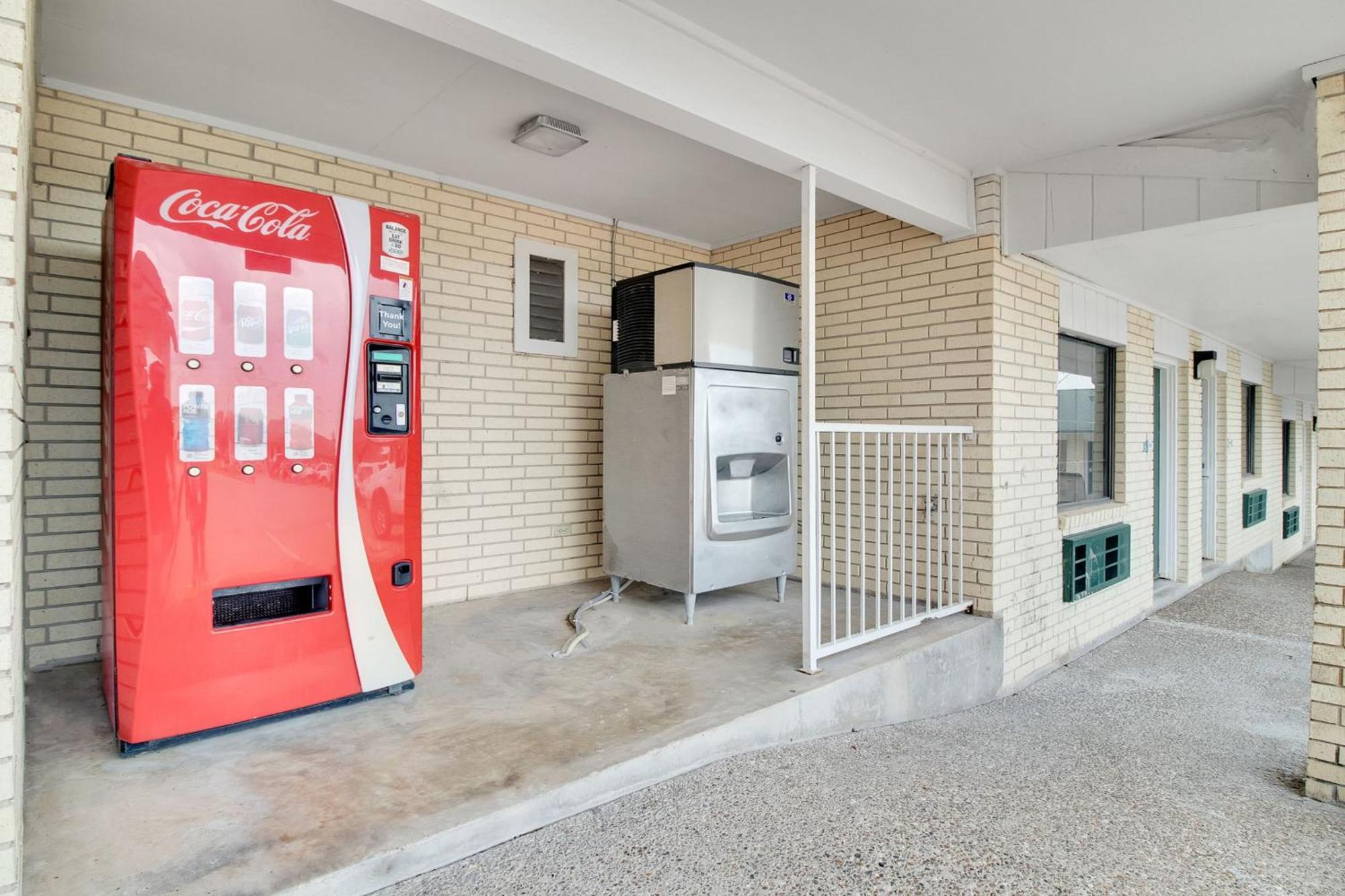 Three Rivers Executive Inn & Suites By Oyo エクステリア 写真