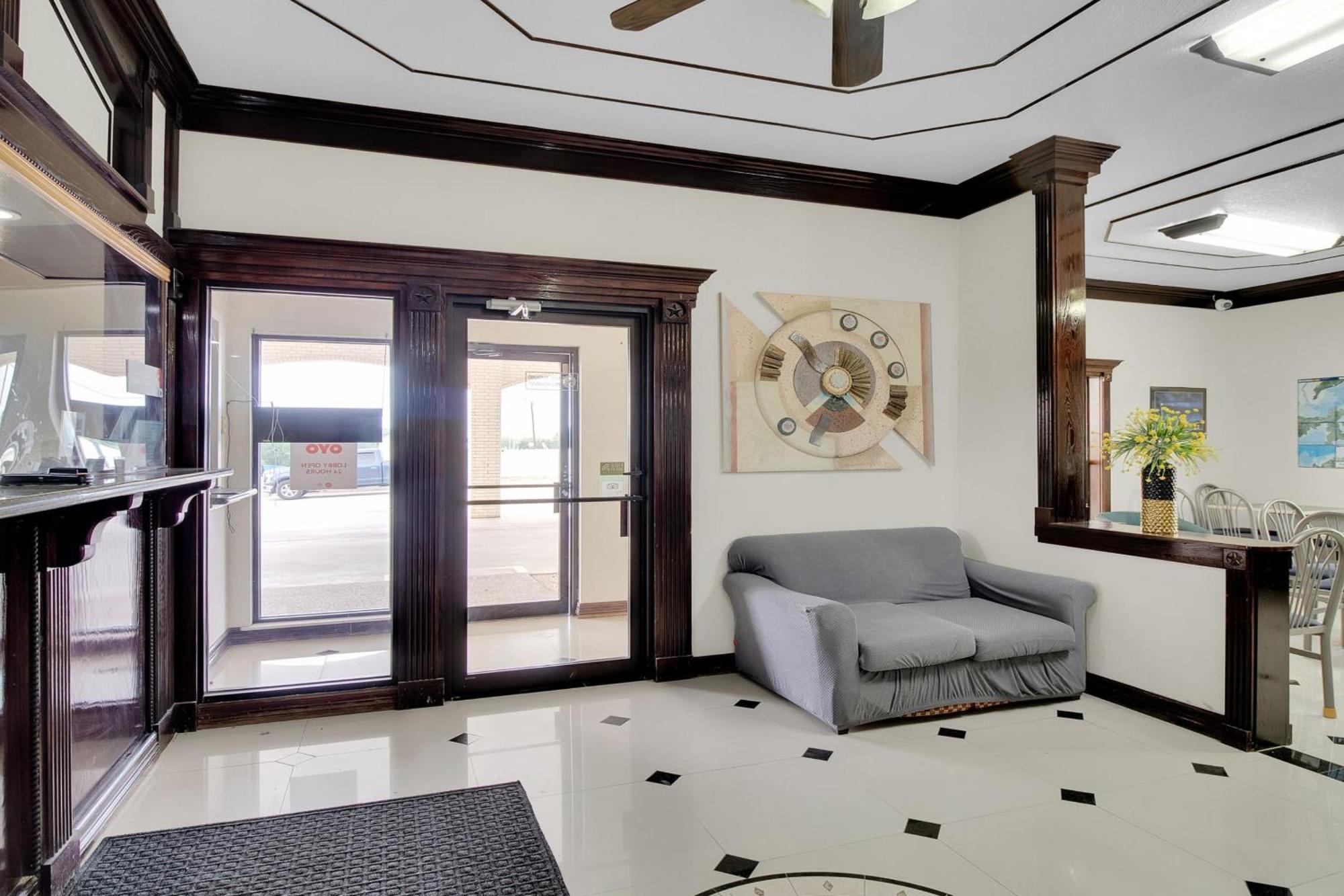Three Rivers Executive Inn & Suites By Oyo エクステリア 写真