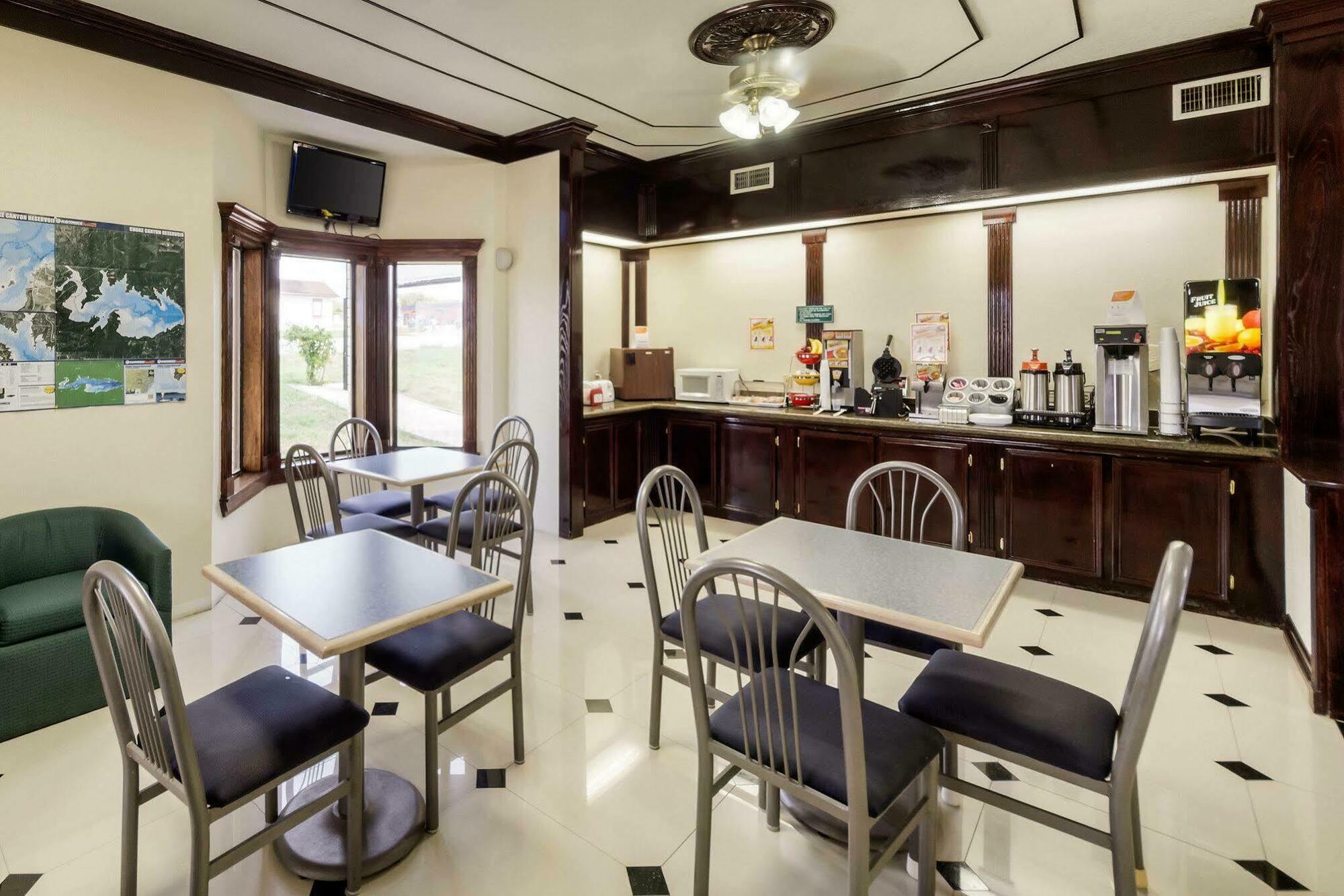Three Rivers Executive Inn & Suites By Oyo エクステリア 写真