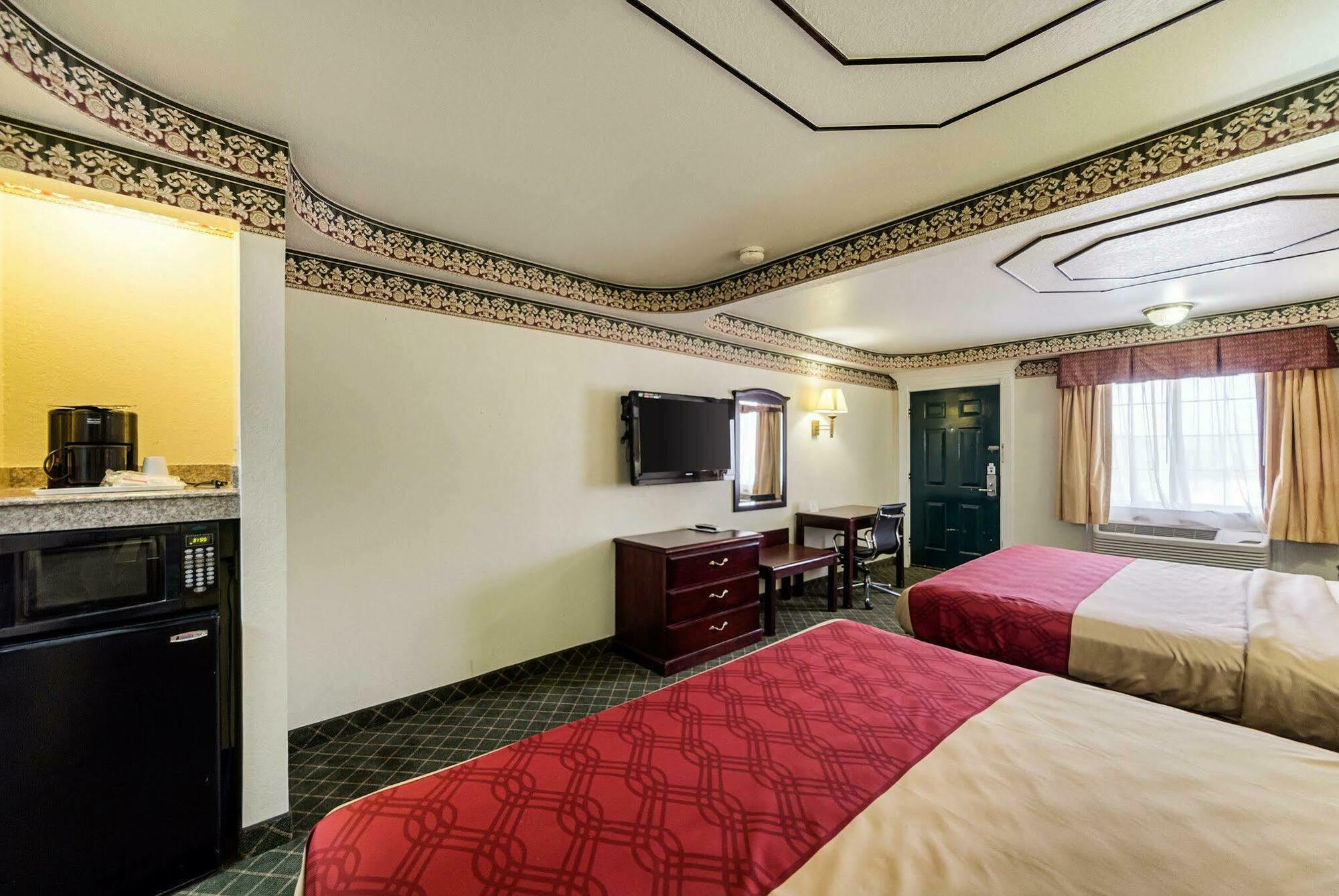 Three Rivers Executive Inn & Suites By Oyo エクステリア 写真