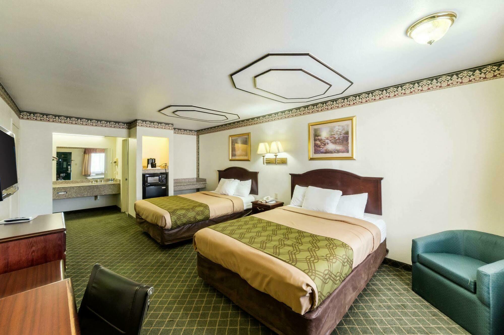 Three Rivers Executive Inn & Suites By Oyo エクステリア 写真